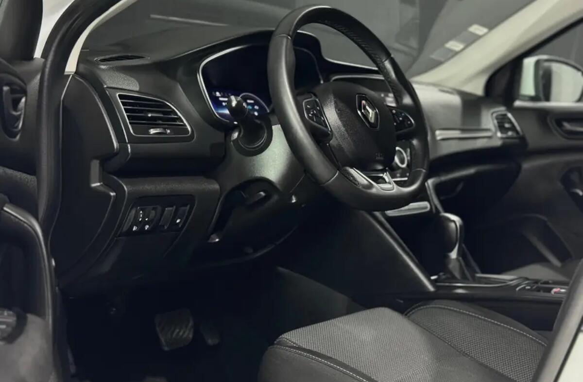 RENAULT Mégane 1.6 E-Tech Plug-In E-Tech Hybrid Engineered