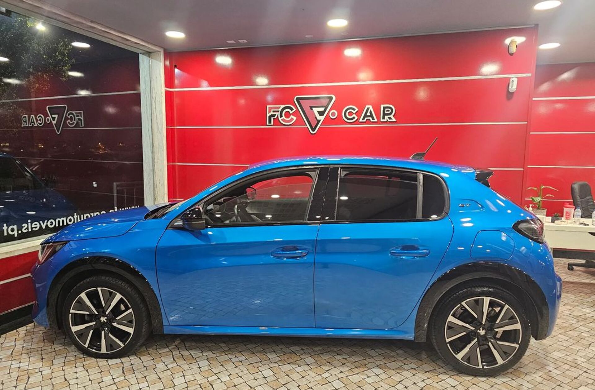 PEUGEOT 208 1.2 PureTech GT