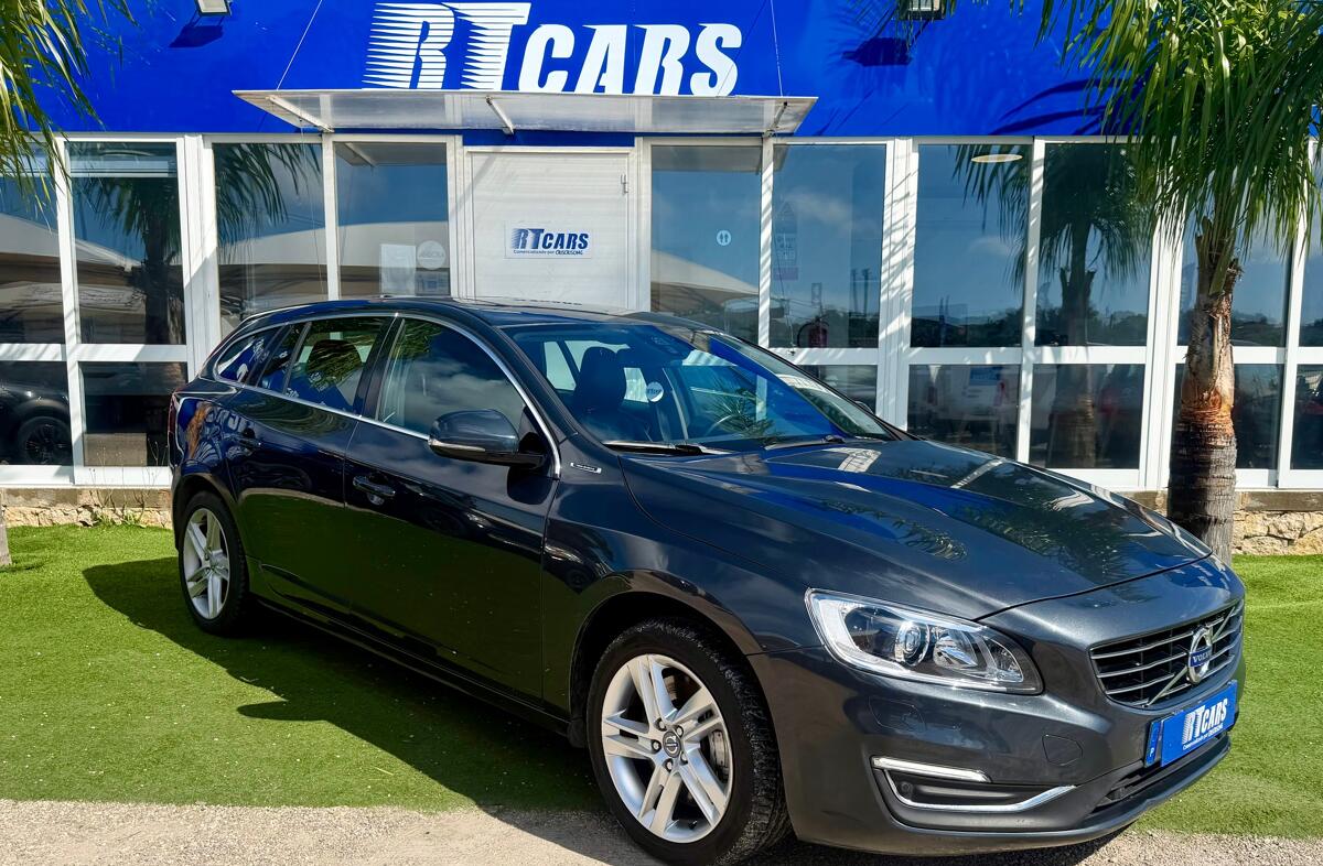VOLVO V60 2.4 D6 Summum AWD Phev