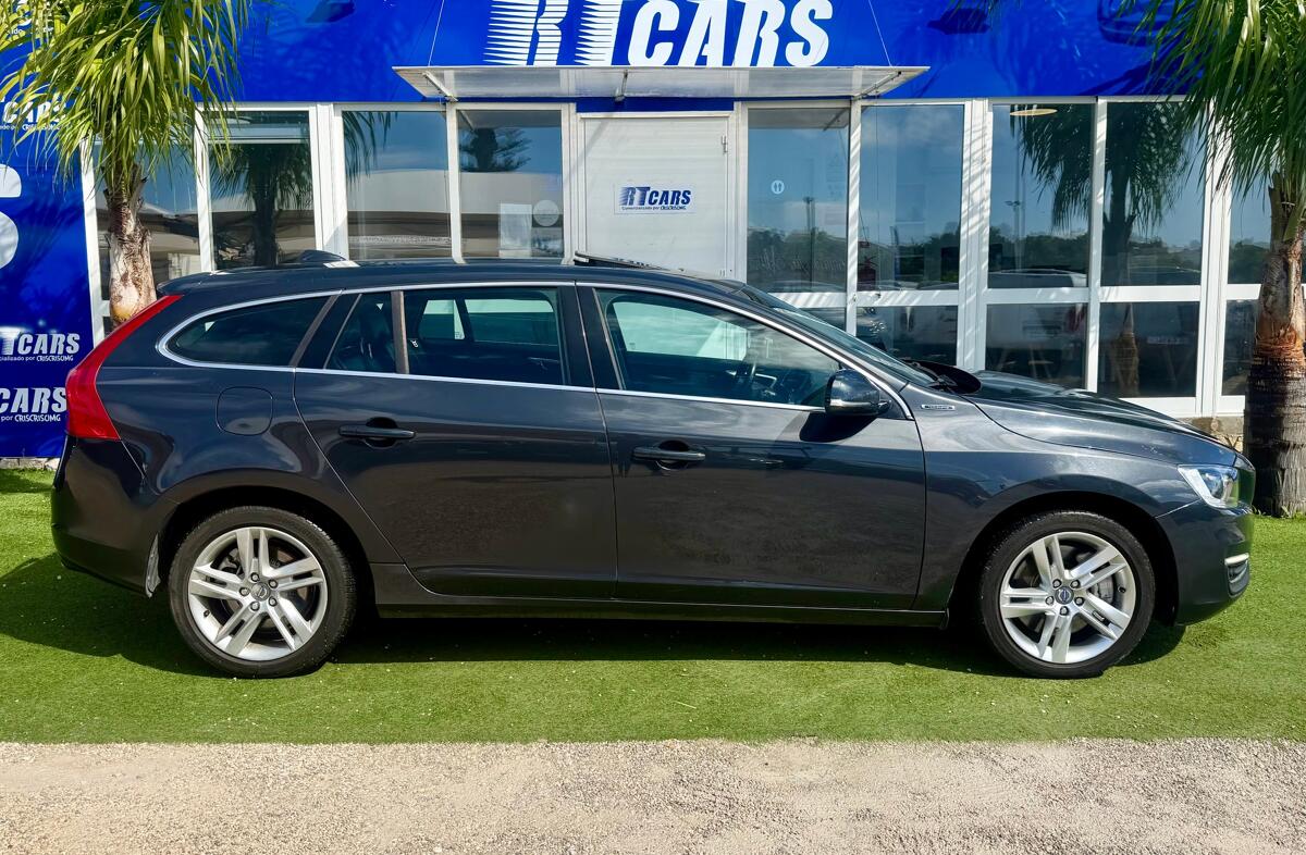VOLVO V60 2.4 D6 Summum AWD Phev