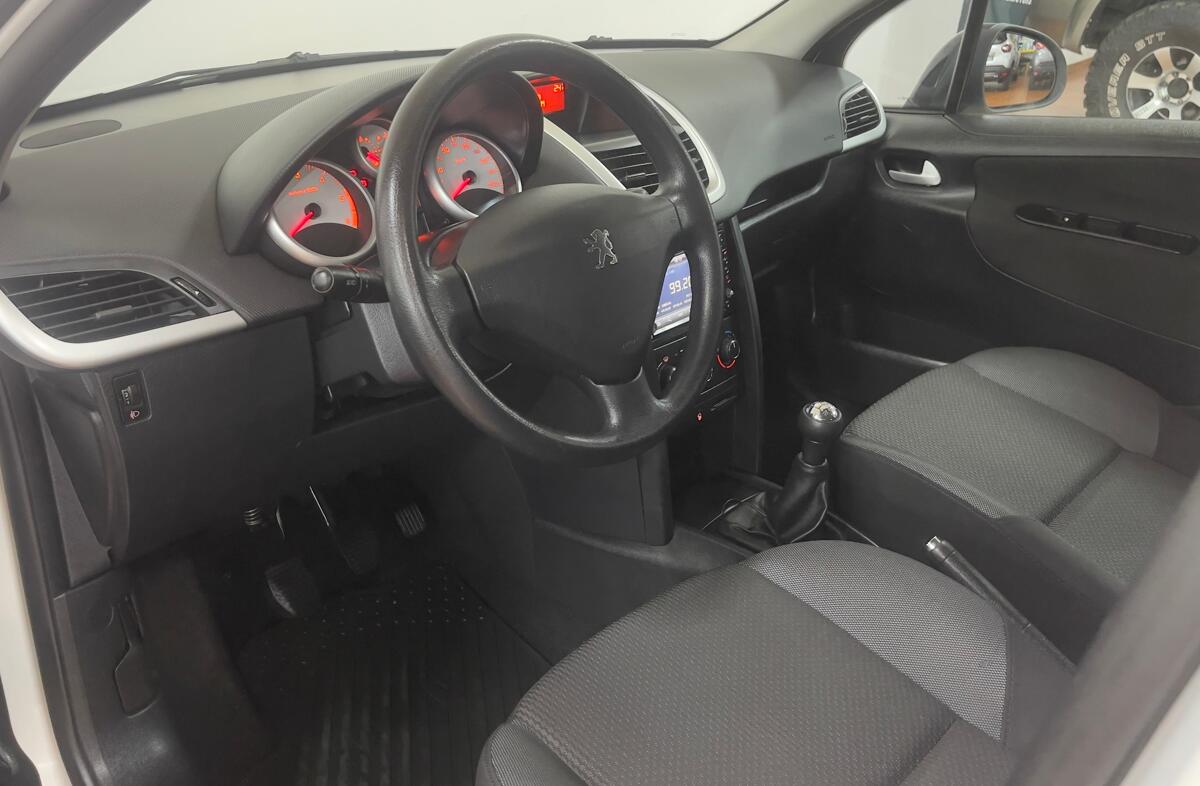 PEUGEOT 207 1.6 HDi Sport