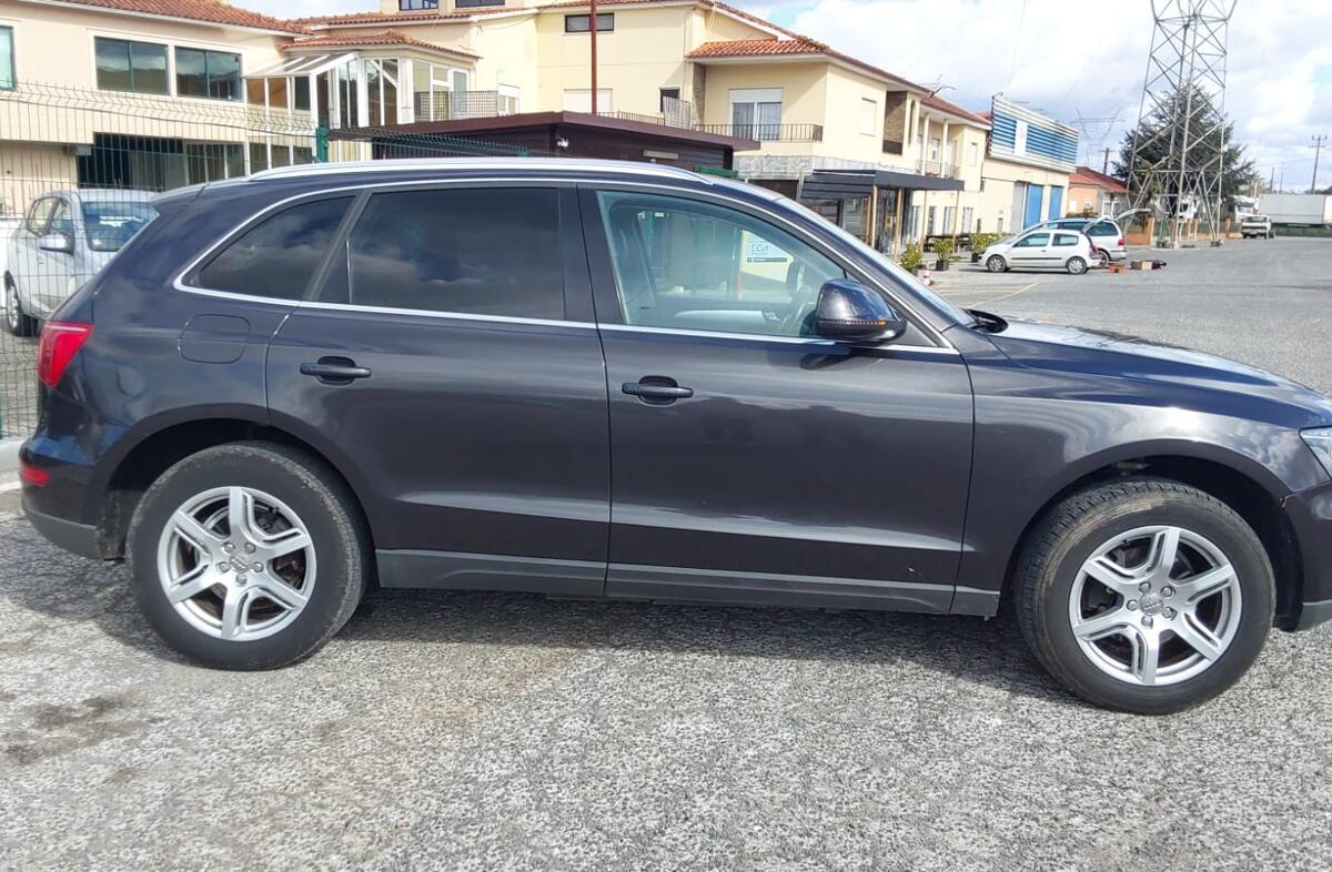 AUDI Q5 2.0 TDi S-line S-tronic