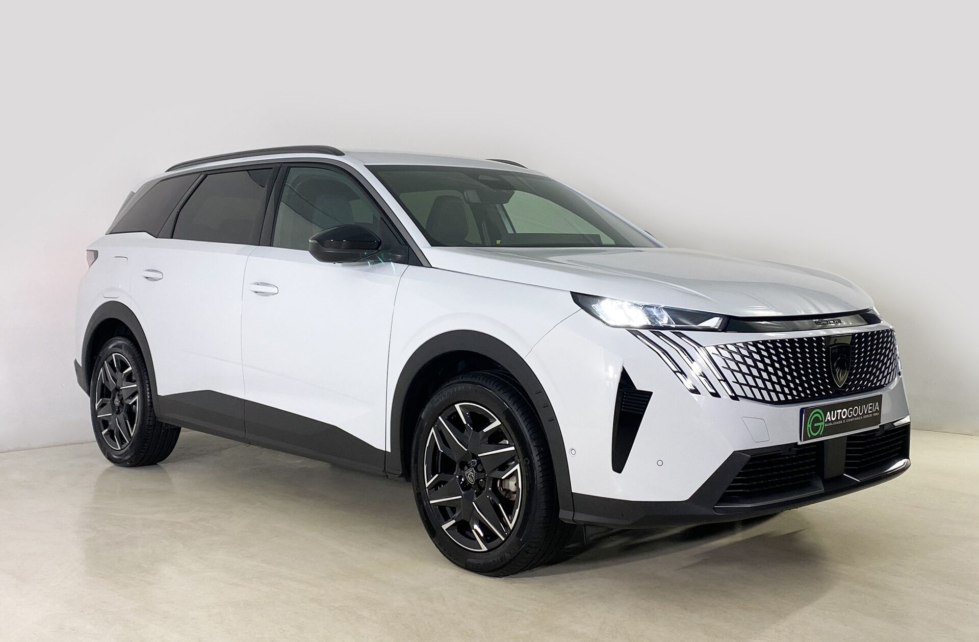 PEUGEOT 5008 1.2 Hybrid Allure Pack e-DCS6