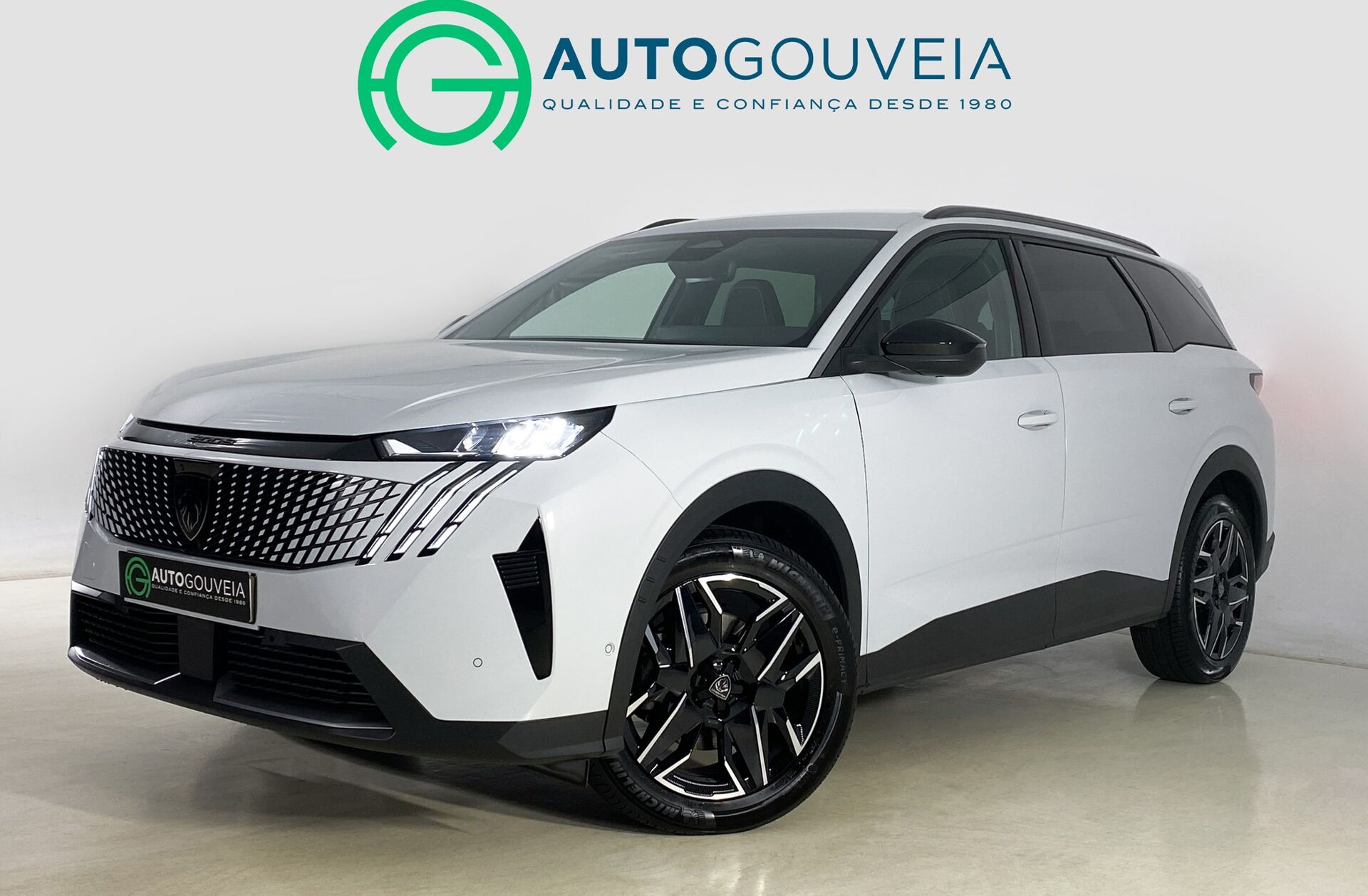 PEUGEOT 5008 1.2 Hybrid Allure Pack e-DCS6