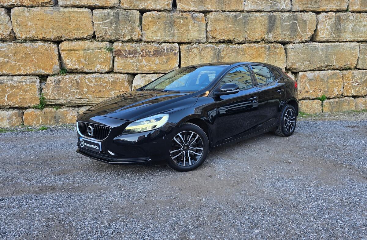 VOLVO V40 2.0 D2 Momentum Geartronic