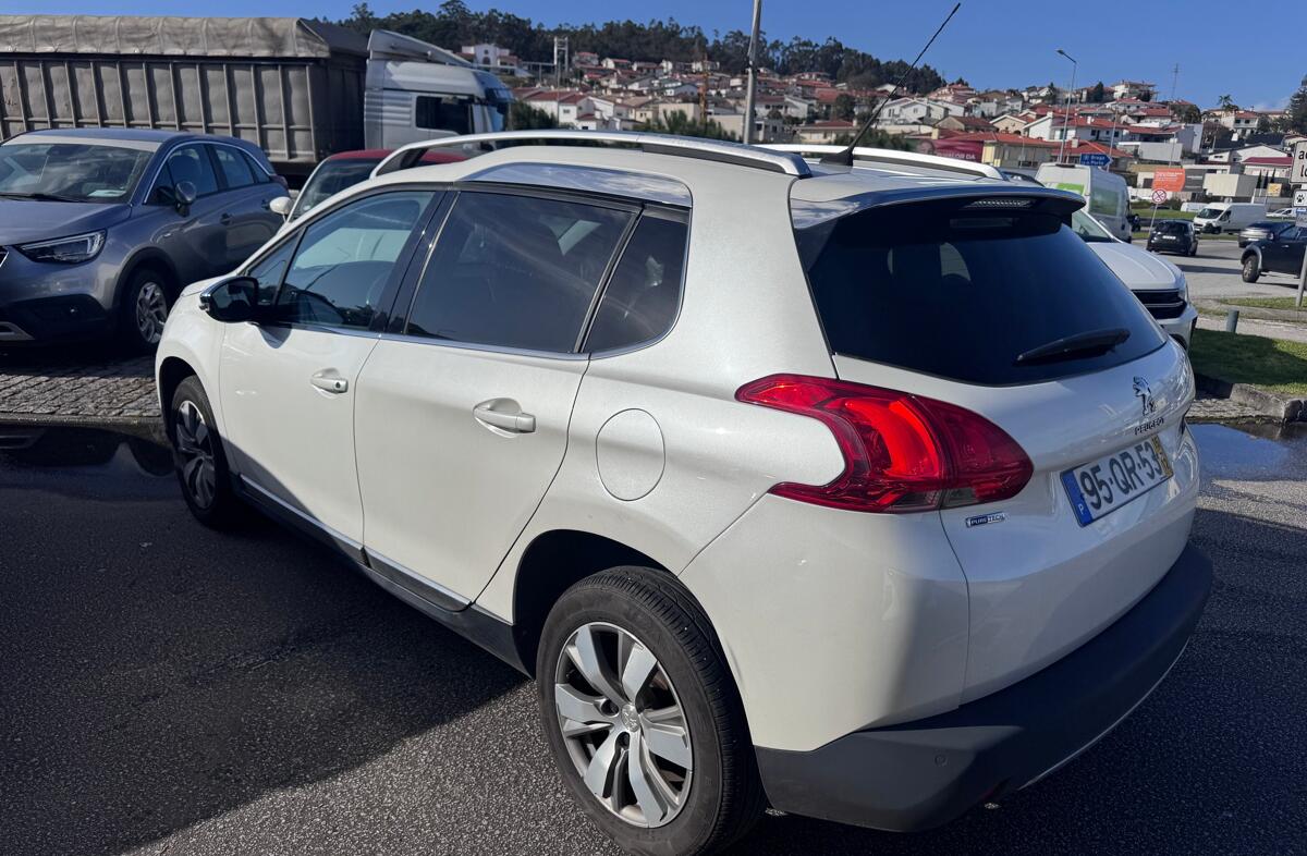 PEUGEOT 2008 1.2 PureTech Allure