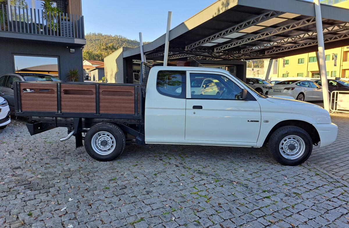 MITSUBISHI L 200 2.5 TD