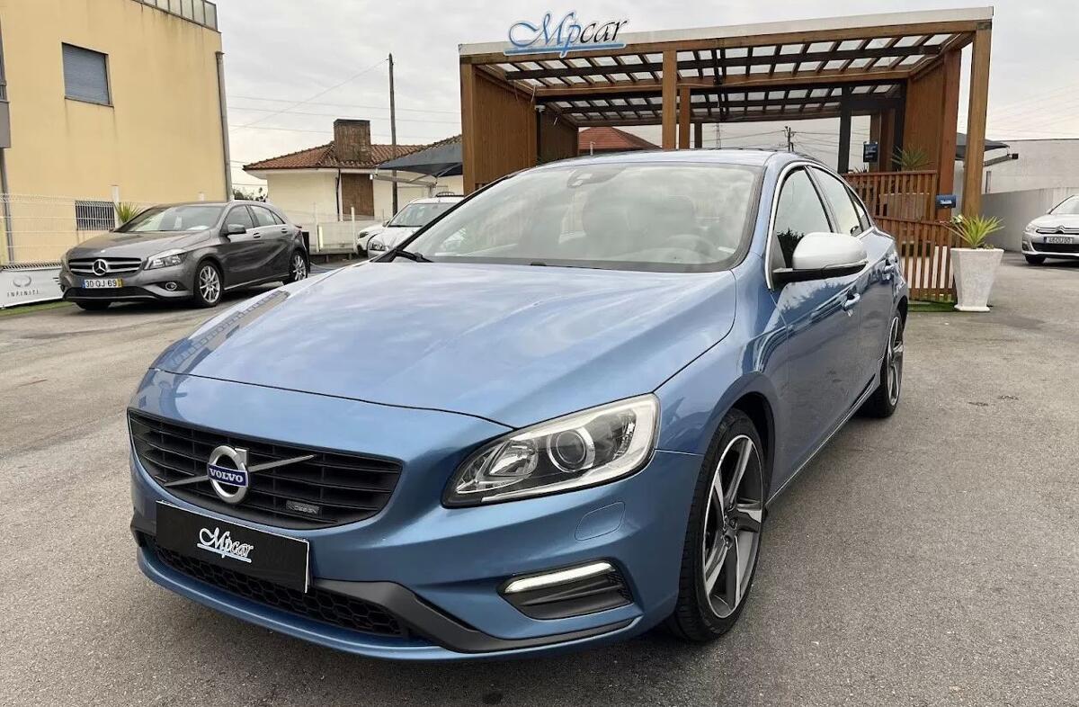 VOLVO S60 1.6 D2 R-Design Momentum