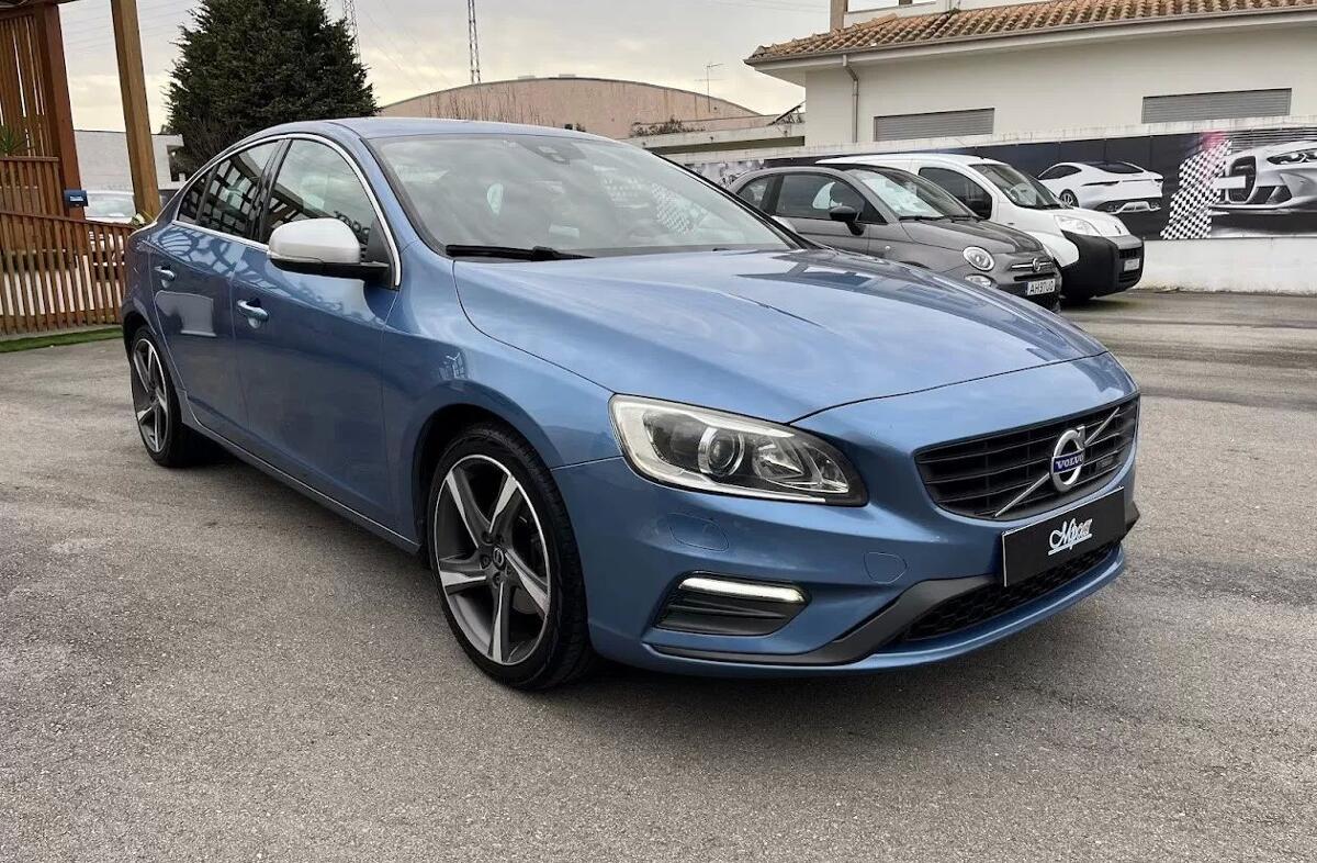 VOLVO S60 1.6 D2 R-Design Momentum