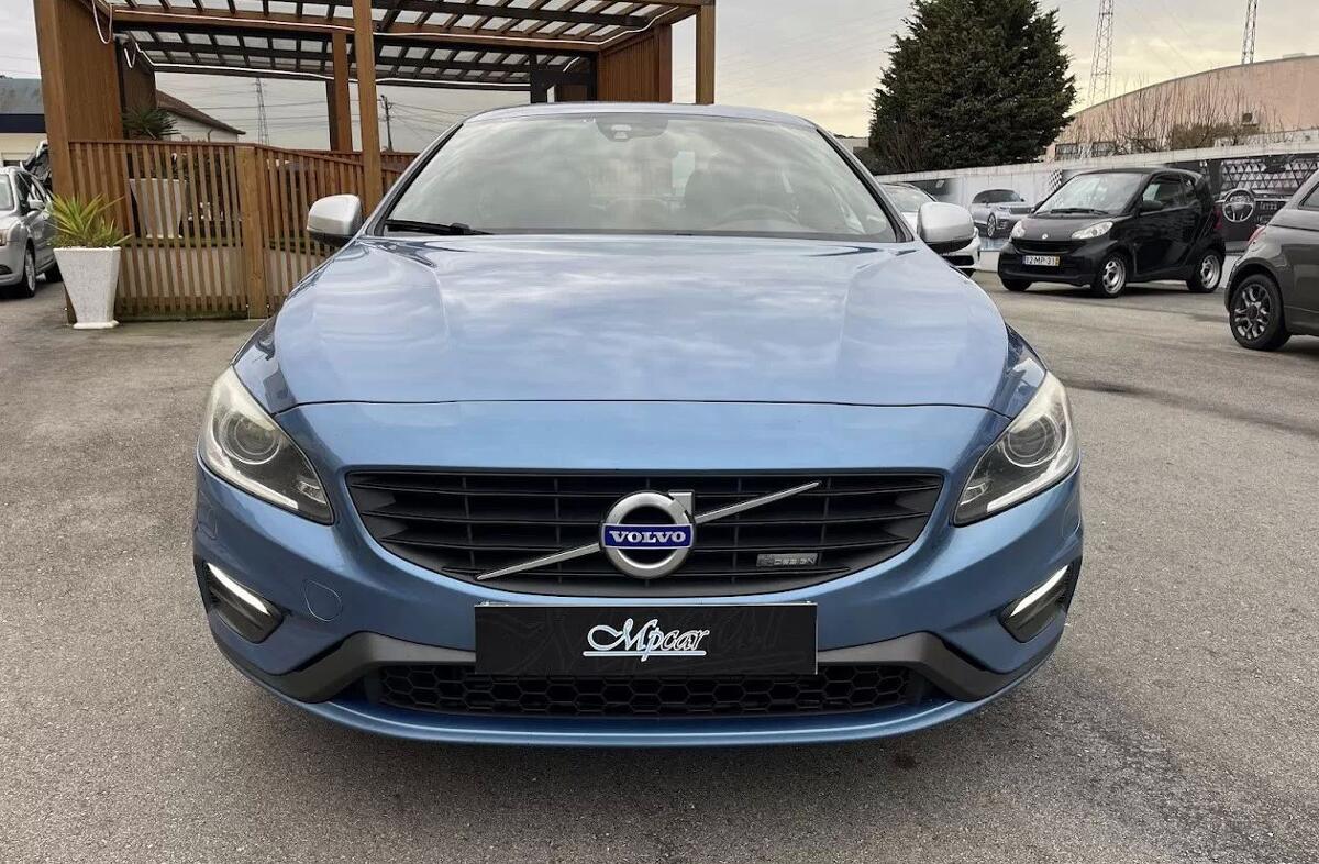 VOLVO S60 1.6 D2 R-Design Momentum