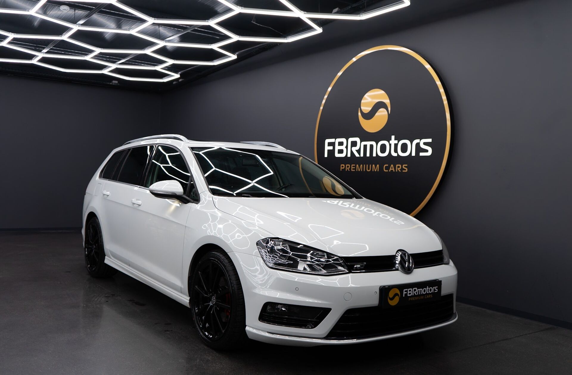 VOLKSWAGEN Golf 1.6 TDi R-Line DSG