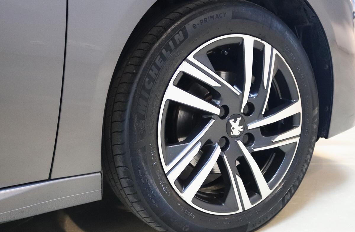 PEUGEOT 208 1.2 PureTech Active Pack