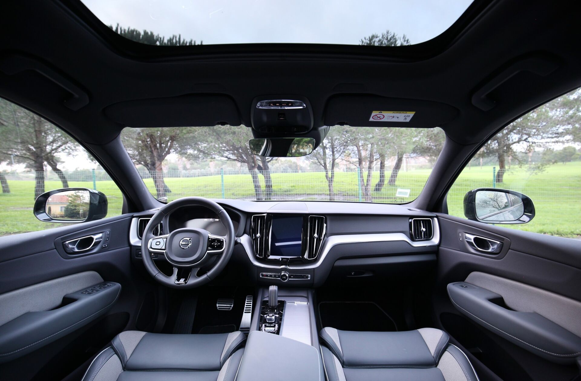 VOLVO XC60 2.0 T8 PHEV R-Design AWD