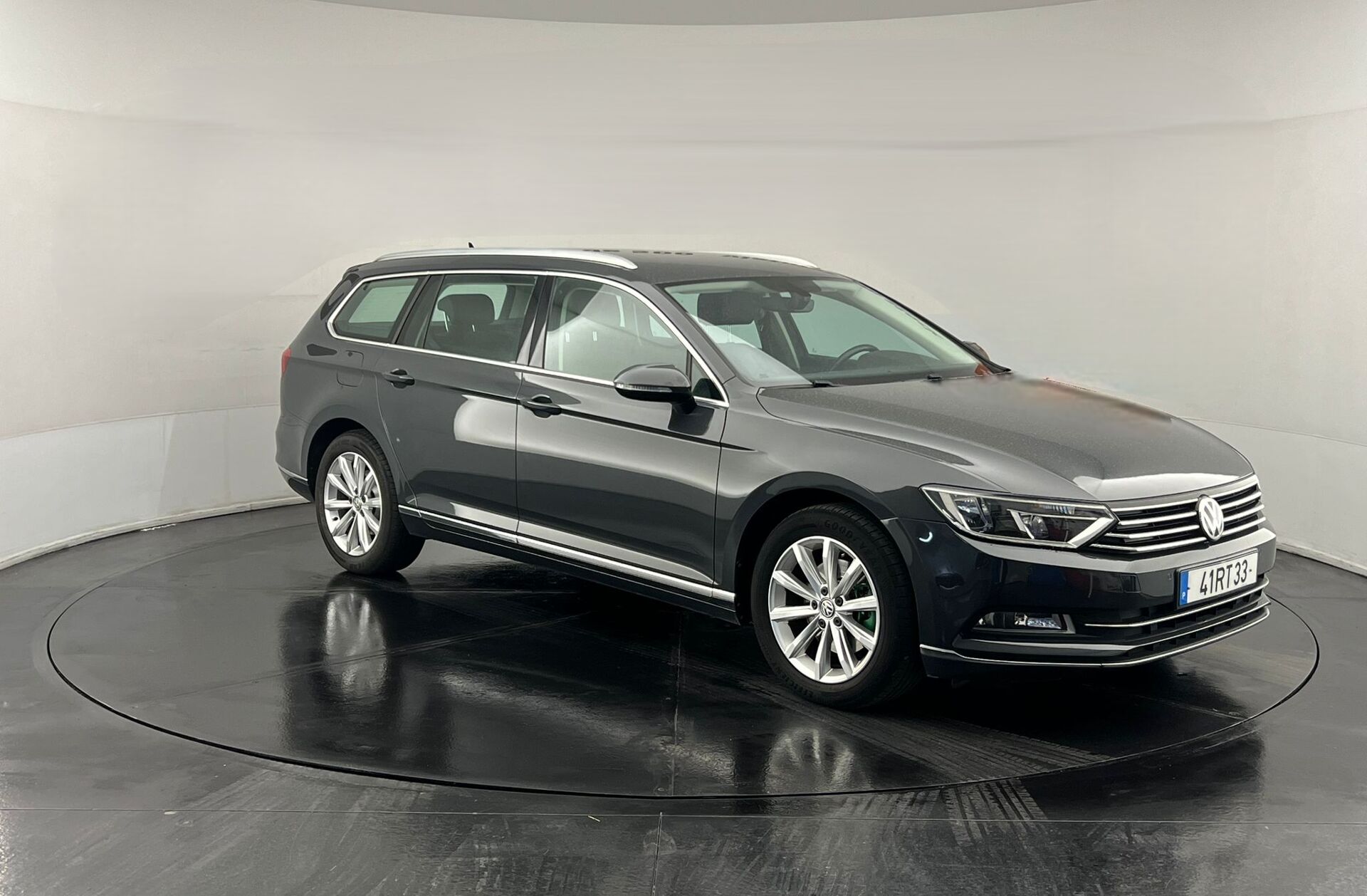 VOLKSWAGEN Passat 1.6 TDi Confortline