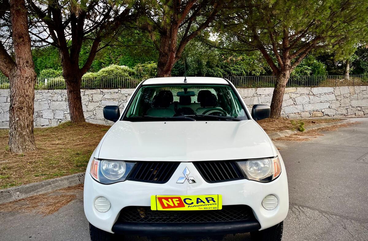 MITSUBISHI L 200 2.5 DI-D CD Instyle