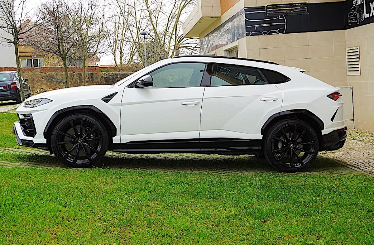 LAMBORGHINI Urus 4.0 V8