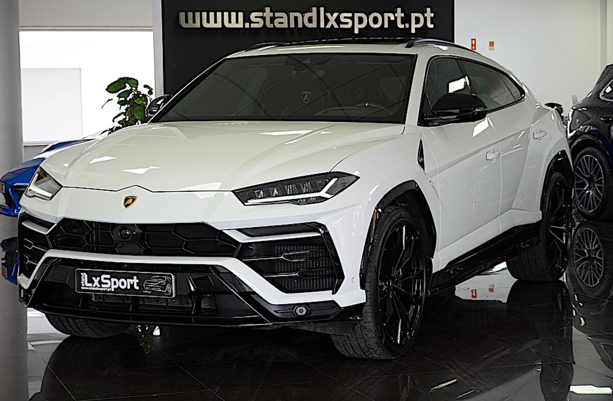 LAMBORGHINI Urus 4.0 V8