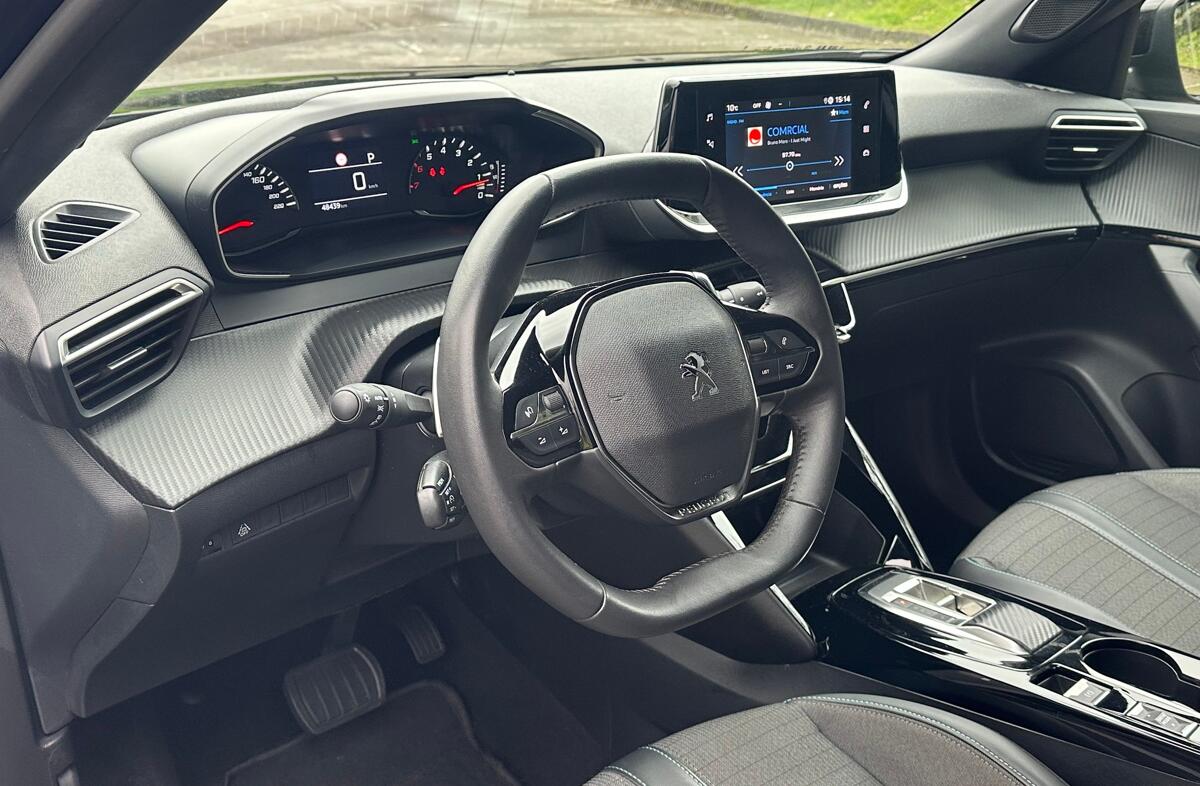 PEUGEOT 2008 1.2 PureTech Allure Pack EAT8