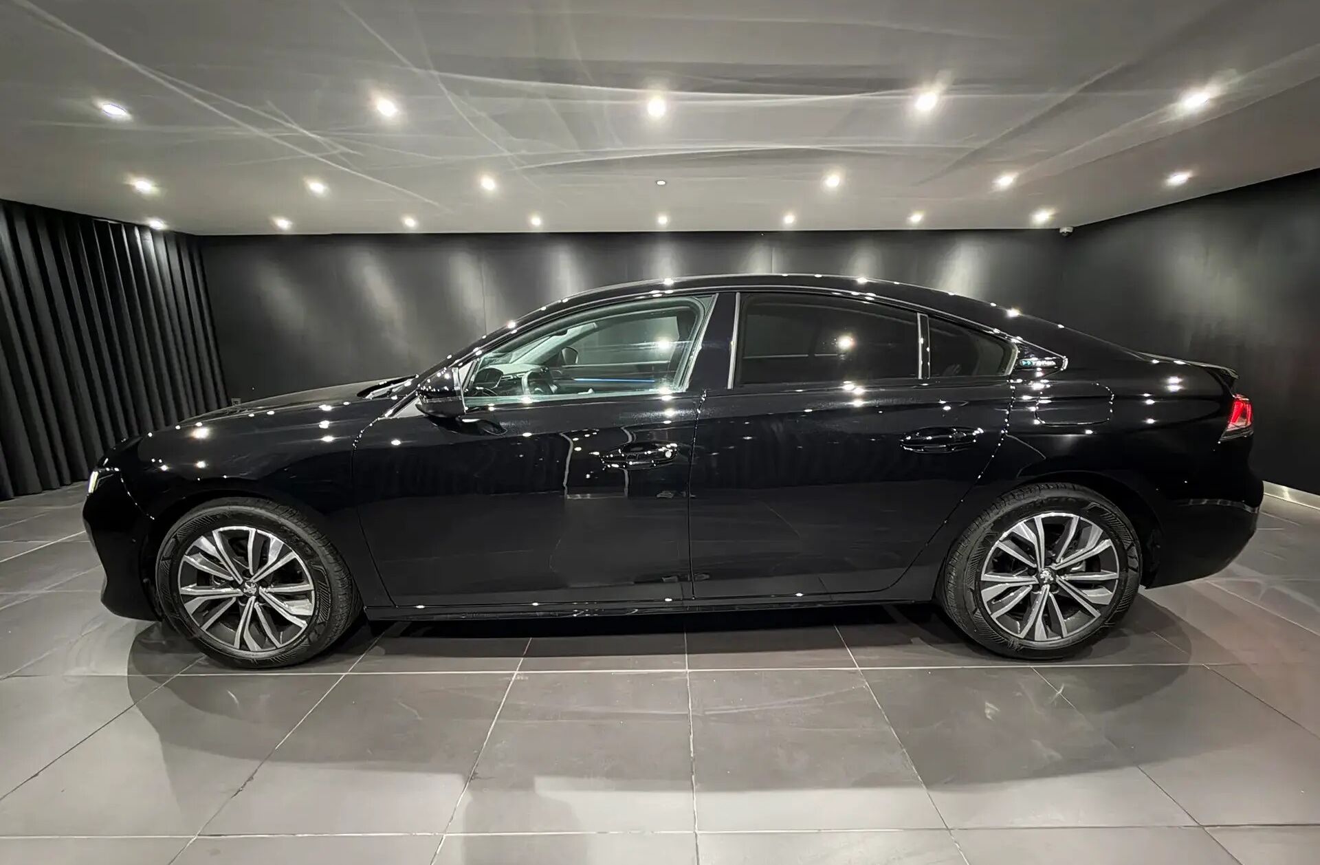 PEUGEOT 508 1.6 Hybrid Allure Pack e-EAT8