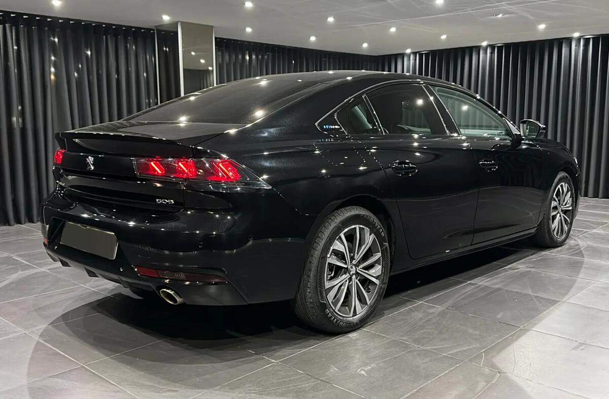 PEUGEOT 508 1.6 Hybrid Allure Pack e-EAT8