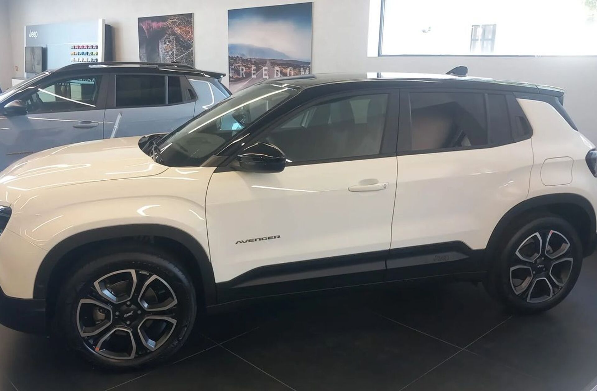 JEEP Avenger 1.2 e-Hybrid Altitude DCT