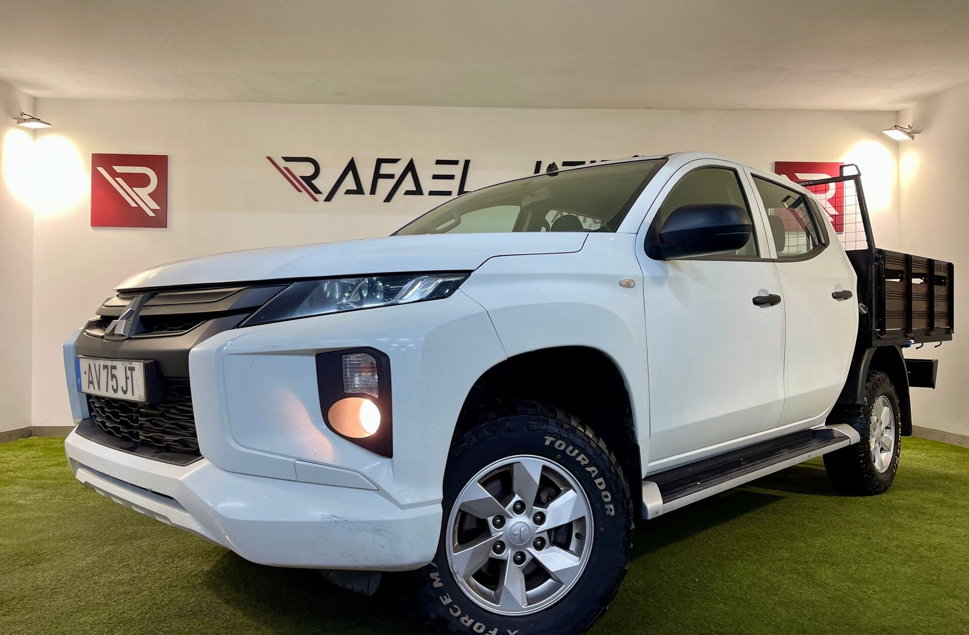 MITSUBISHI L 200 2.3 DI-D CD Invite 2WD