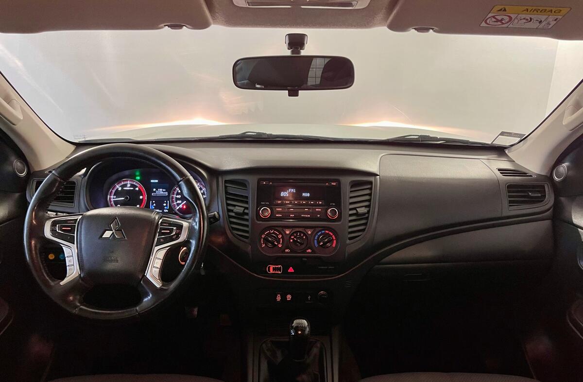 MITSUBISHI L 200 2.3 DI-D CD Invite 2WD