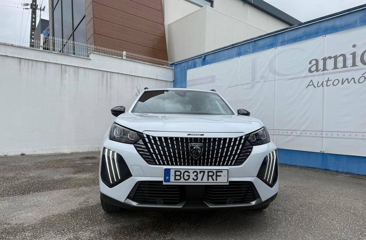 PEUGEOT 2008 1.2 PureTech Allure EAT8