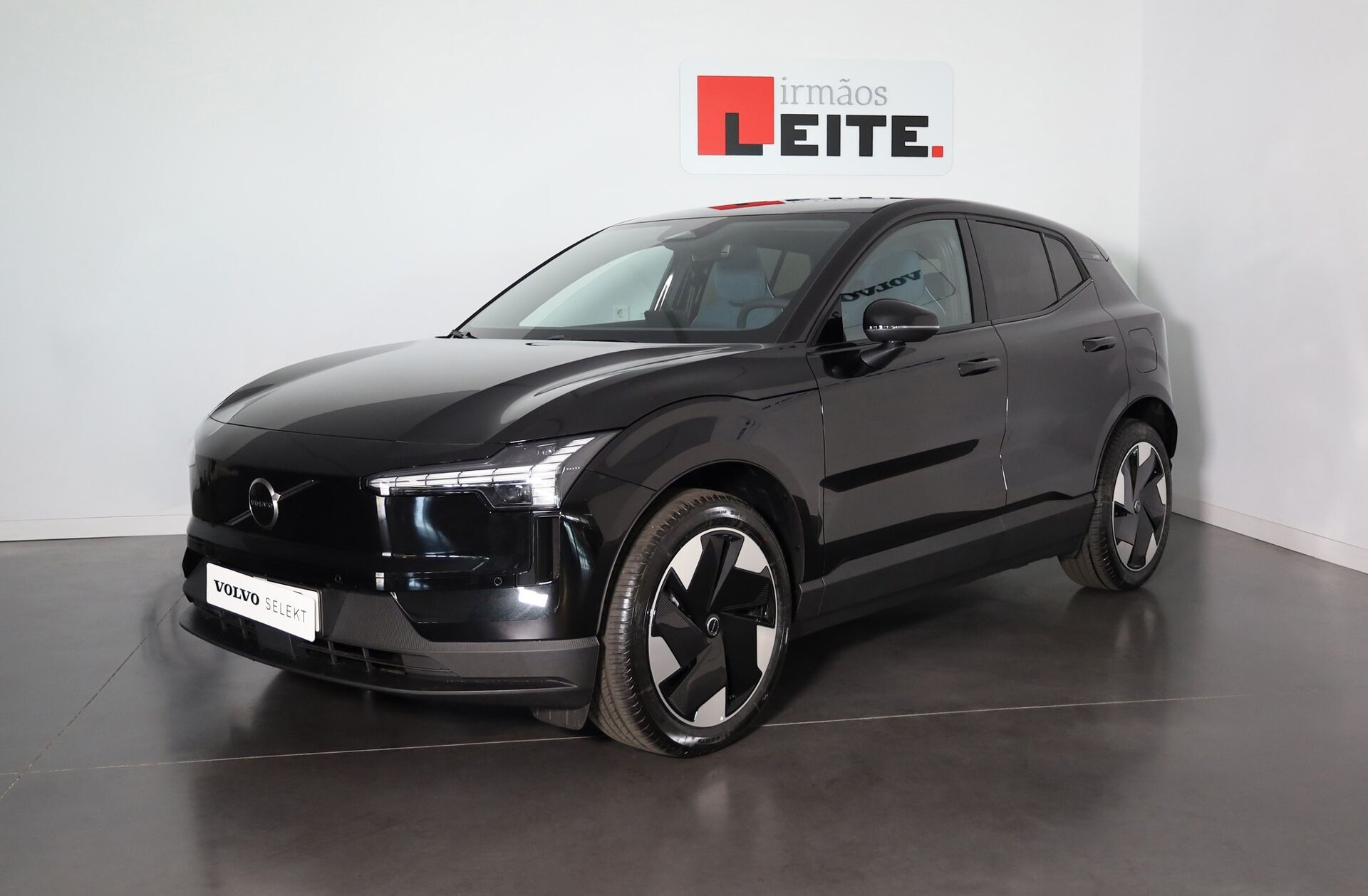 VOLVO EX30 69 kWh Single Motor Extended Range Plus