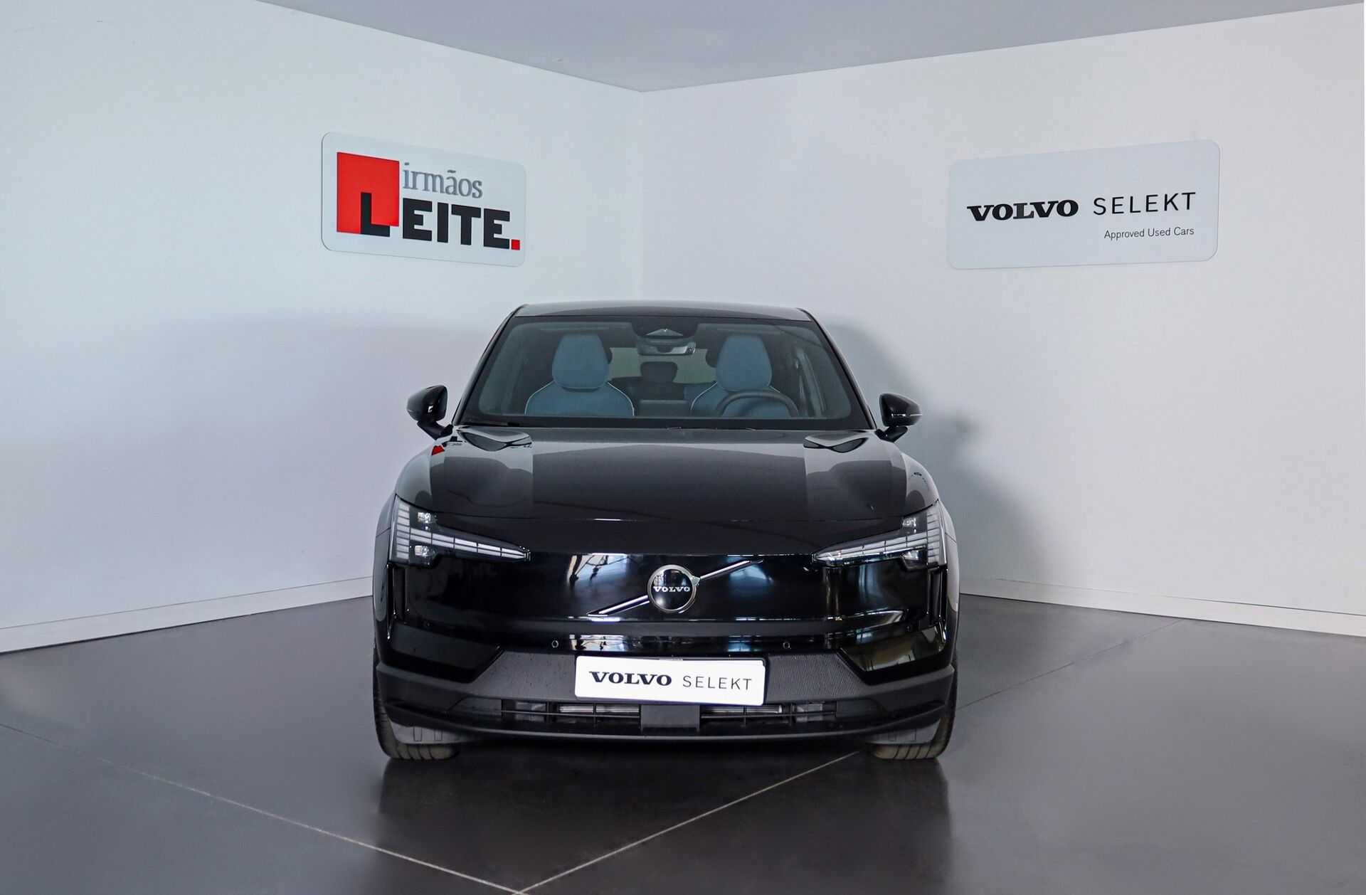 VOLVO EX30 69 kWh Single Motor Extended Range Plus