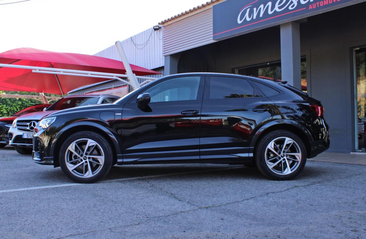 AUDI Q3 45 TFSIe S line S tronic