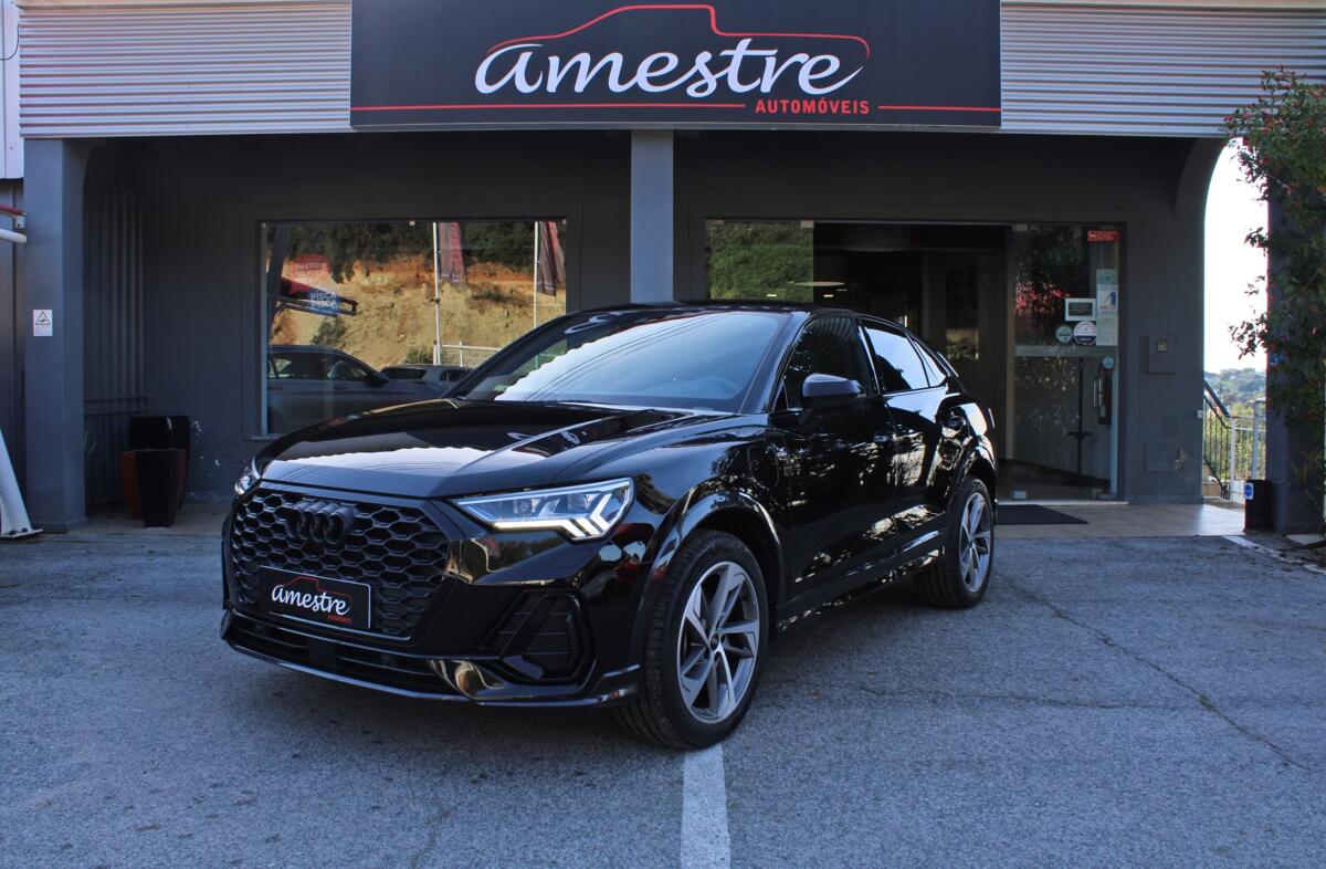 AUDI Q3 45 TFSIe S line S tronic