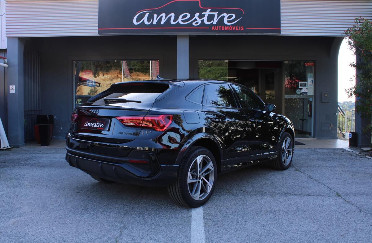 AUDI Q3 45 TFSIe S line S tronic