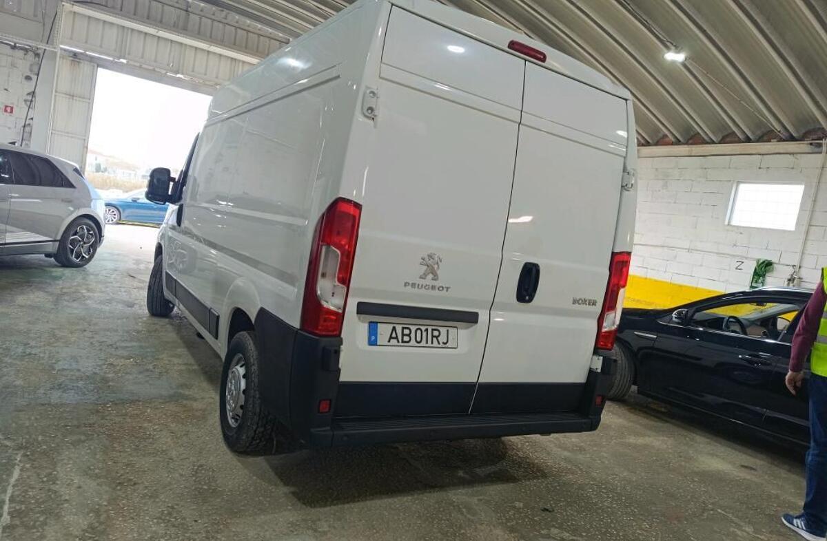 PEUGEOT Boxer 2.2 BlueHDi 335 L2H2 Premium