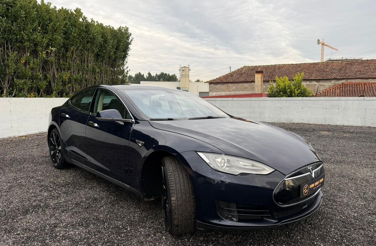 TESLA Model S 60