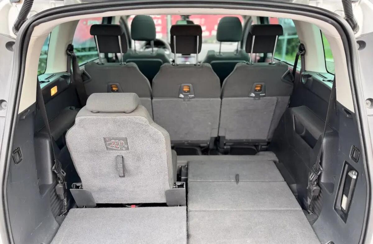 PEUGEOT 5008 1.6 e-HDi Active 2-Tronic