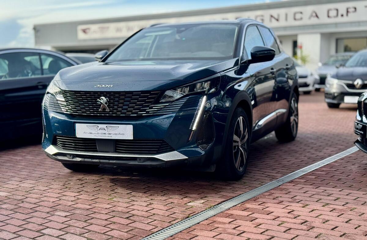 PEUGEOT 3008 1.6 Hybrid Allure e-EAT8