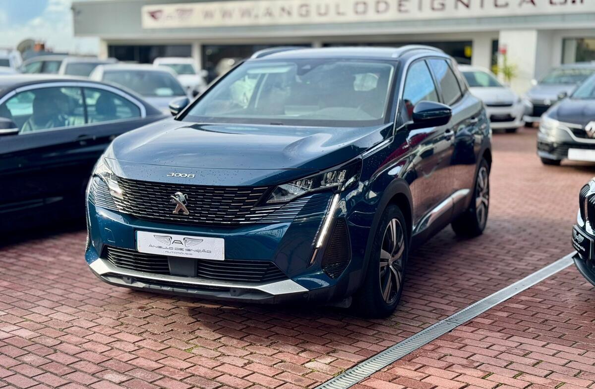 PEUGEOT 3008 1.6 Hybrid Allure e-EAT8
