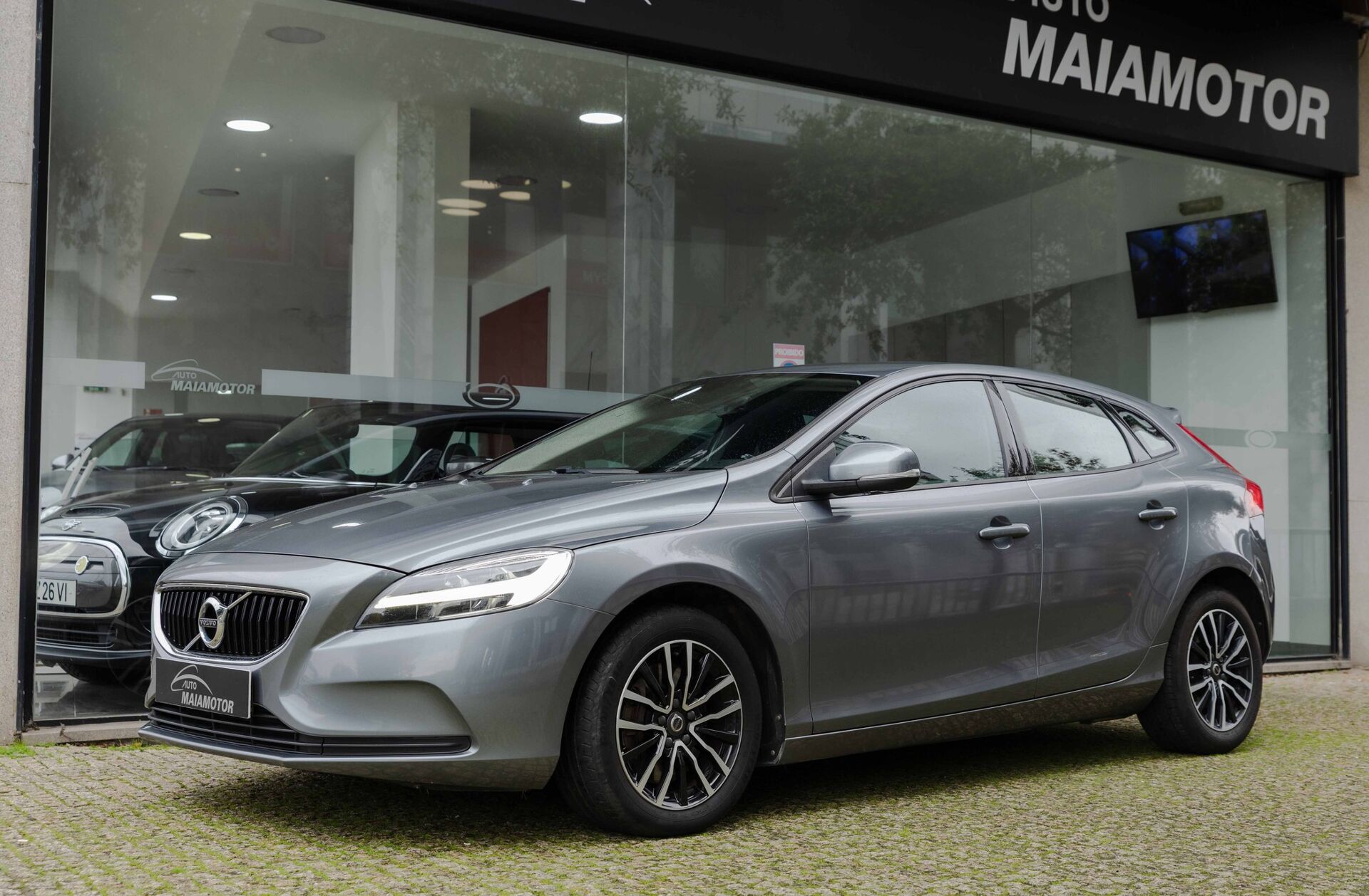 VOLVO V40 2.0 D3 Momentum