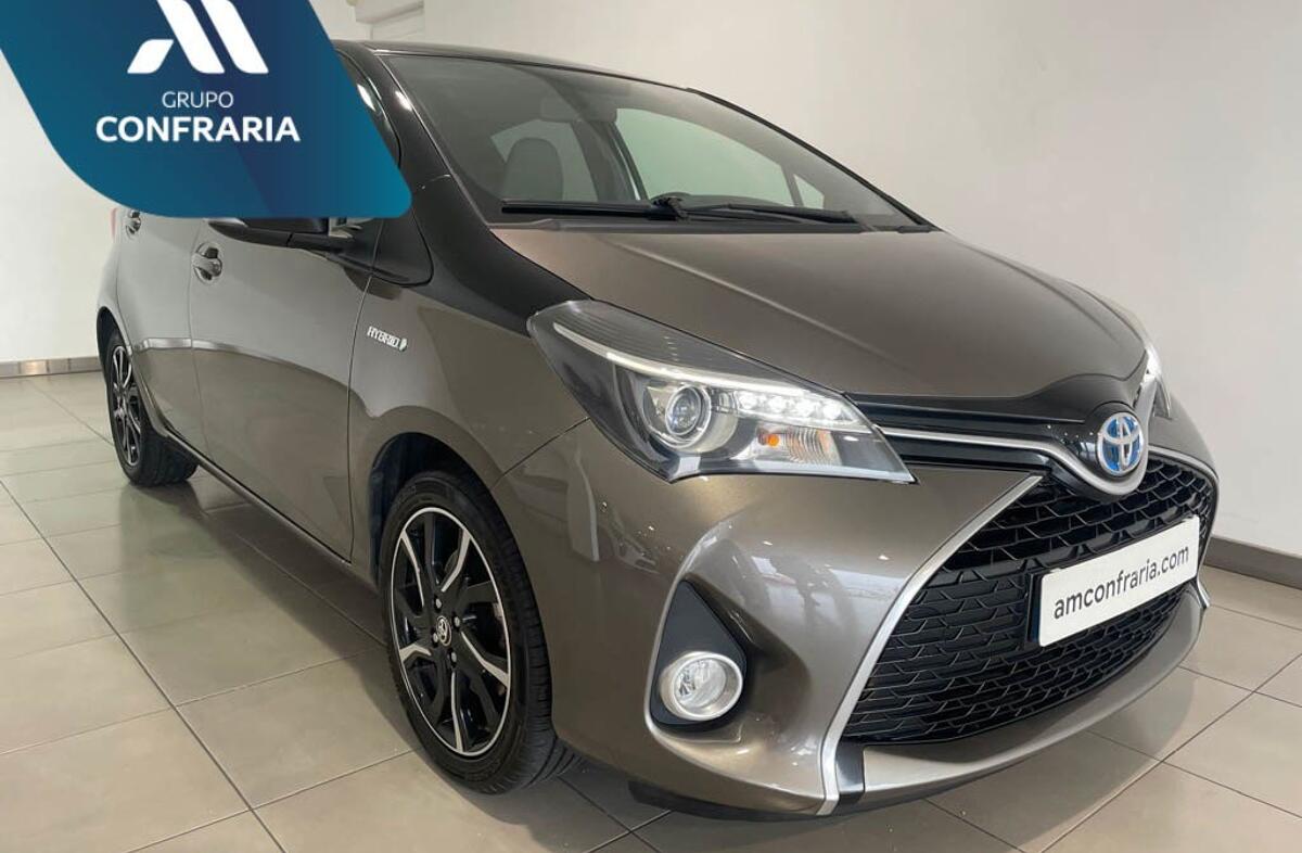 TOYOTA Yaris 1.5 HSD Square Collec.Bronze