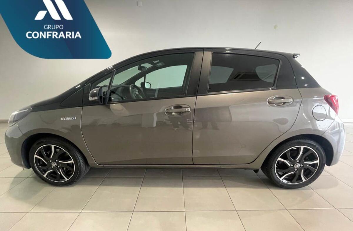 TOYOTA Yaris 1.5 HSD Square Collec.Bronze