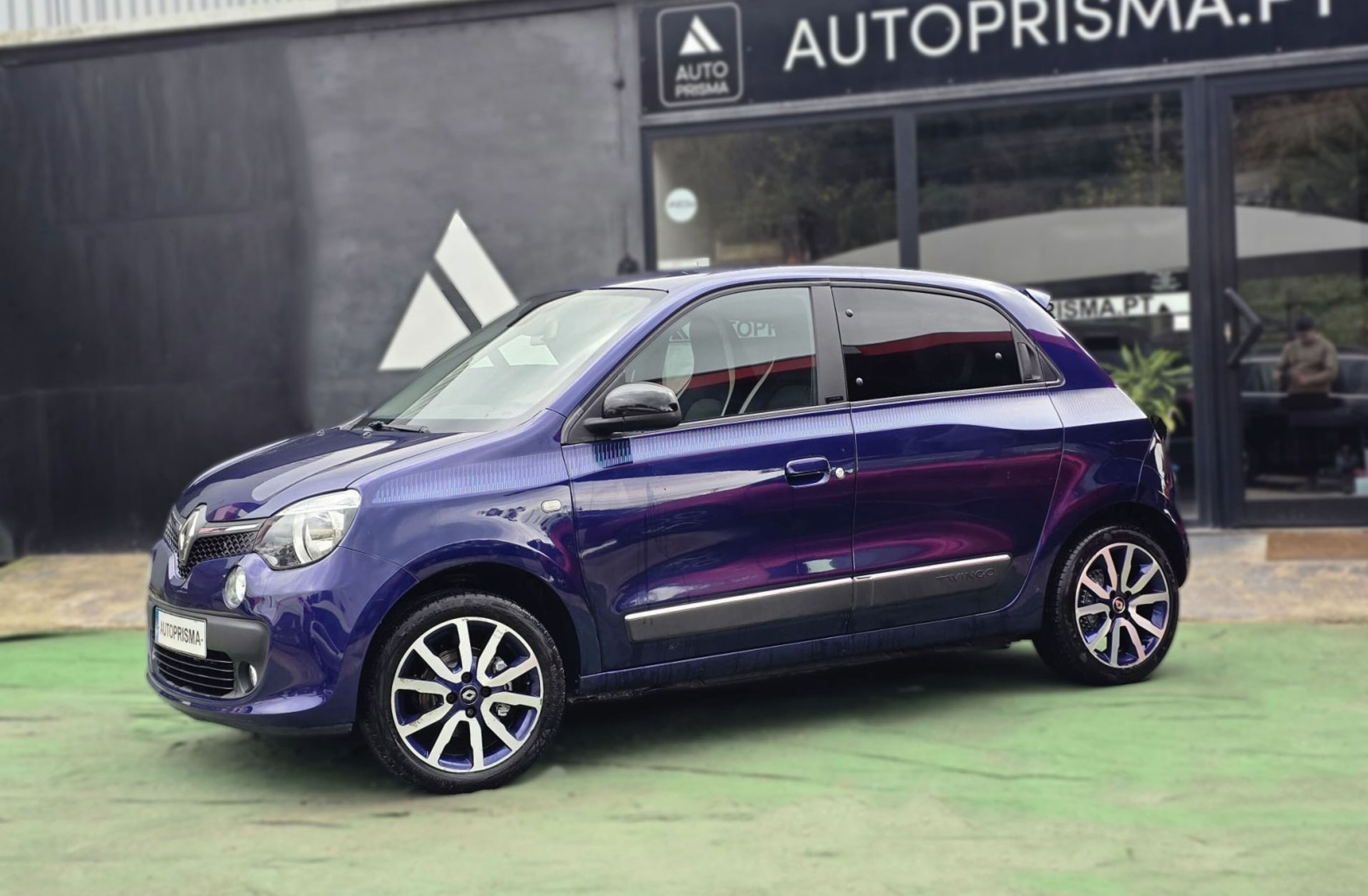 RENAULT Twingo 1.0 SCe Night&Day