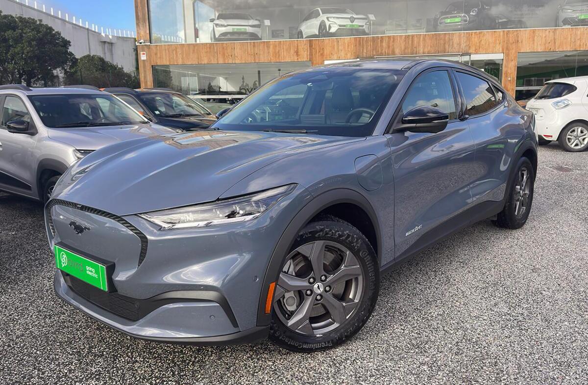 FORD Mustang Mach-E Alargada