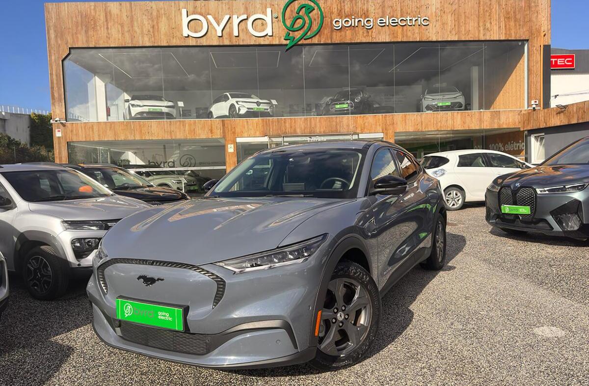 FORD Mustang Mach-E Alargada