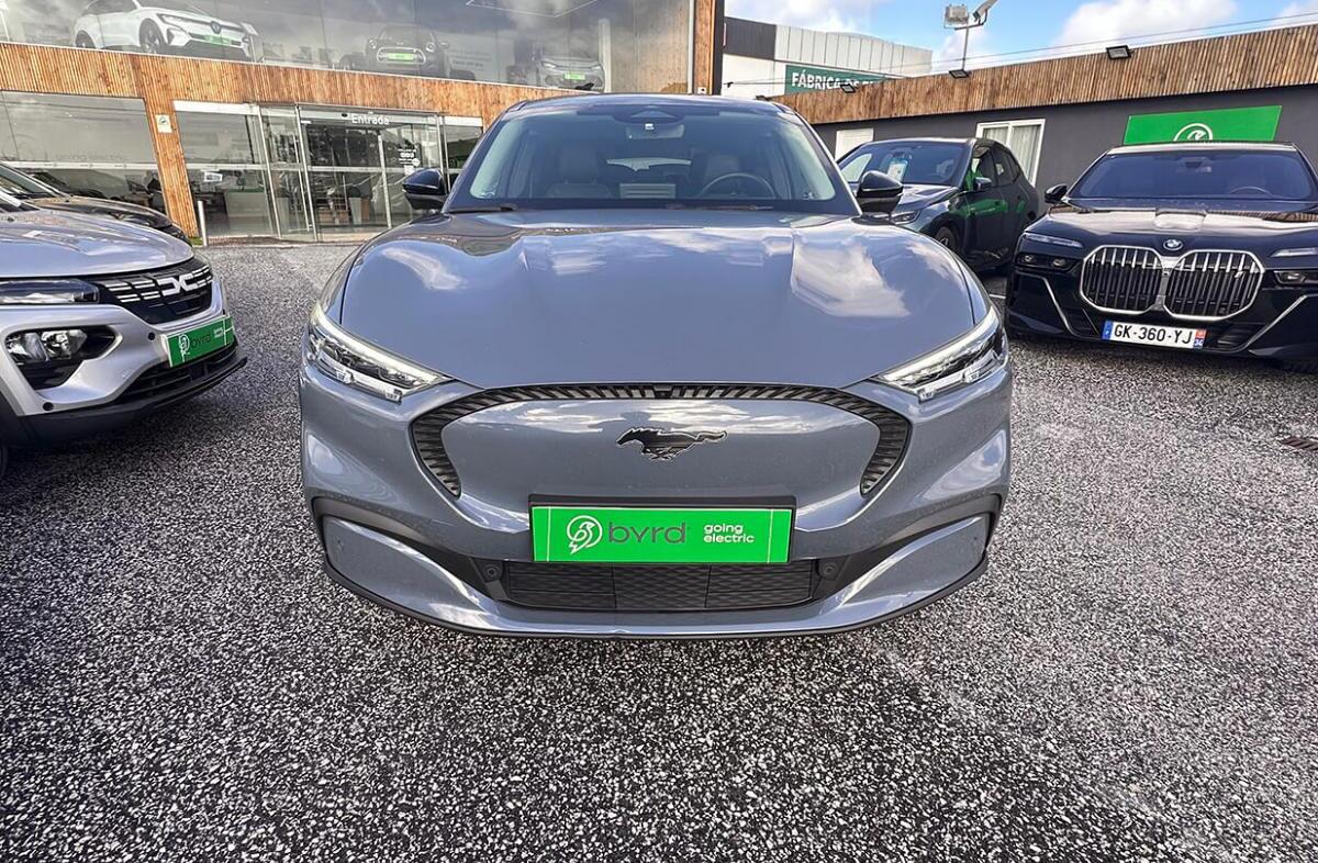 FORD Mustang Mach-E Alargada