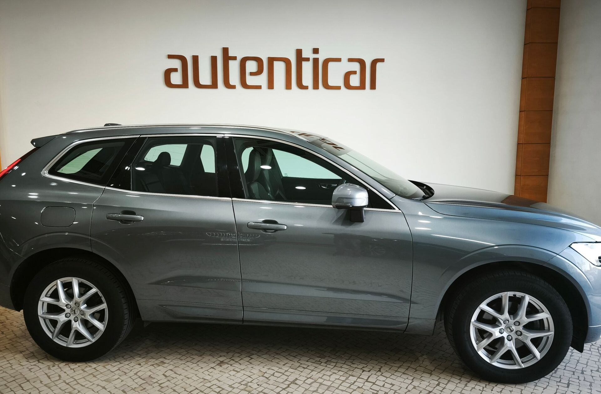 VOLVO XC60 2.0 D3 Momentum Plus