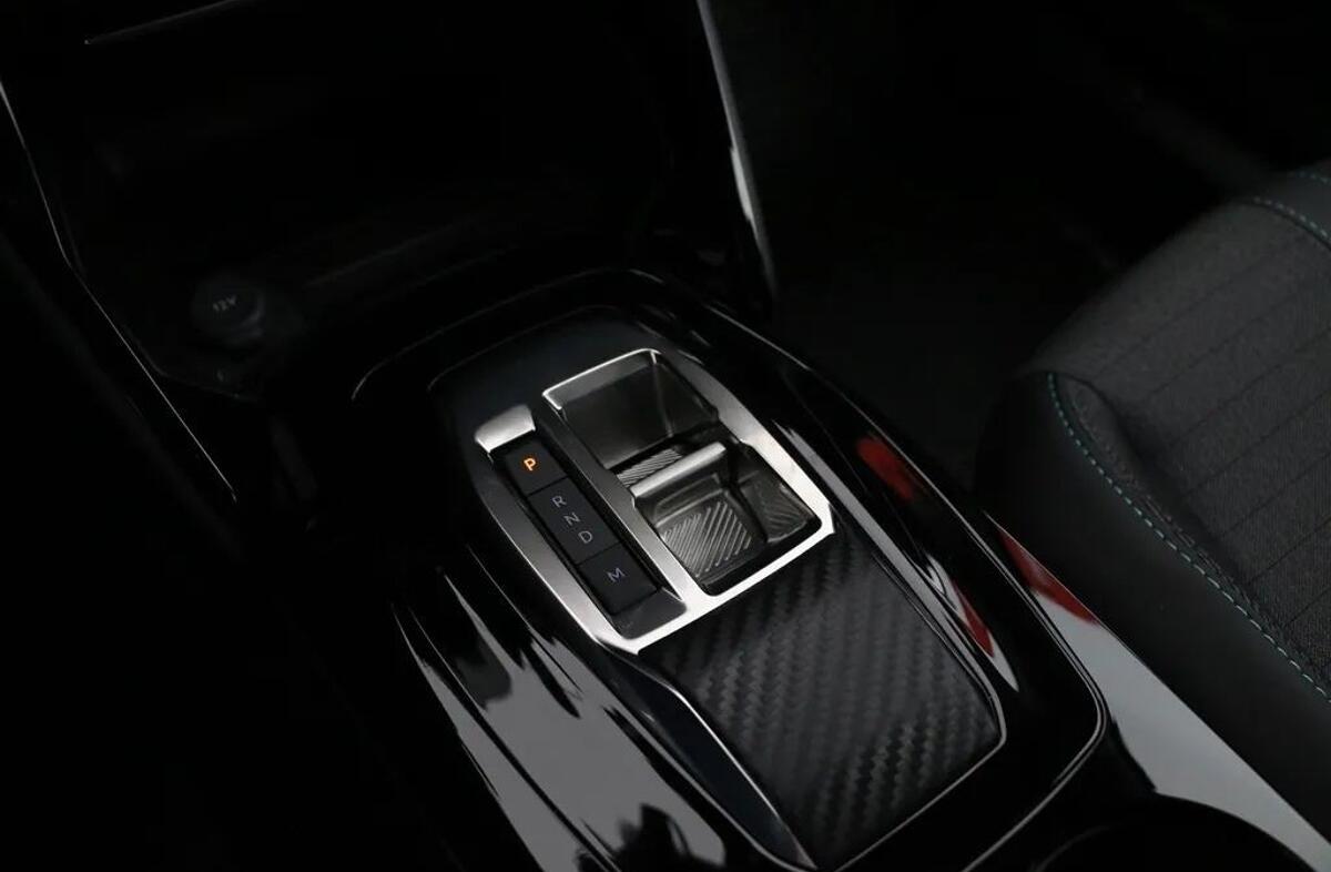 PEUGEOT 2008 1.2 PureTech Allure EAT8