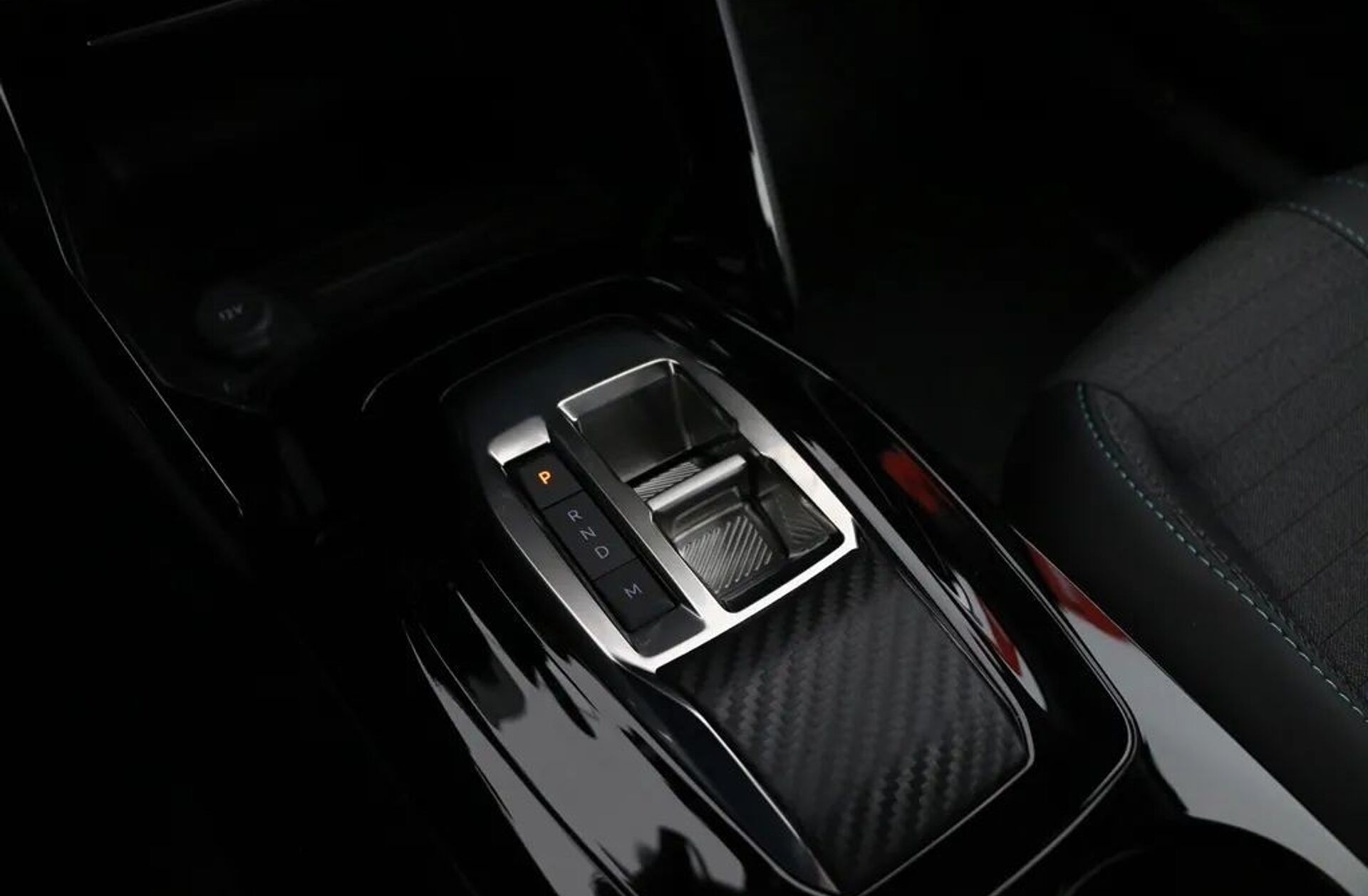 PEUGEOT 2008 1.2 PureTech Allure EAT8