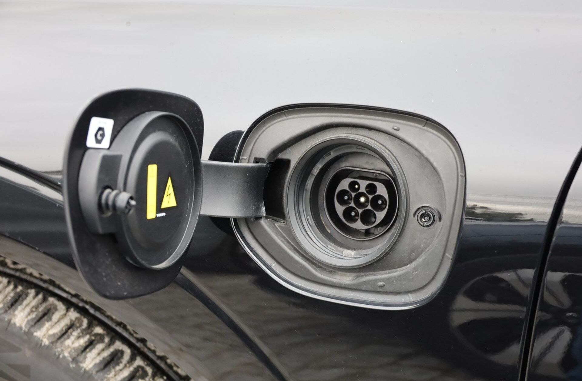 VOLVO XC60 2.0 T6 PHEV Plus Dark AWD