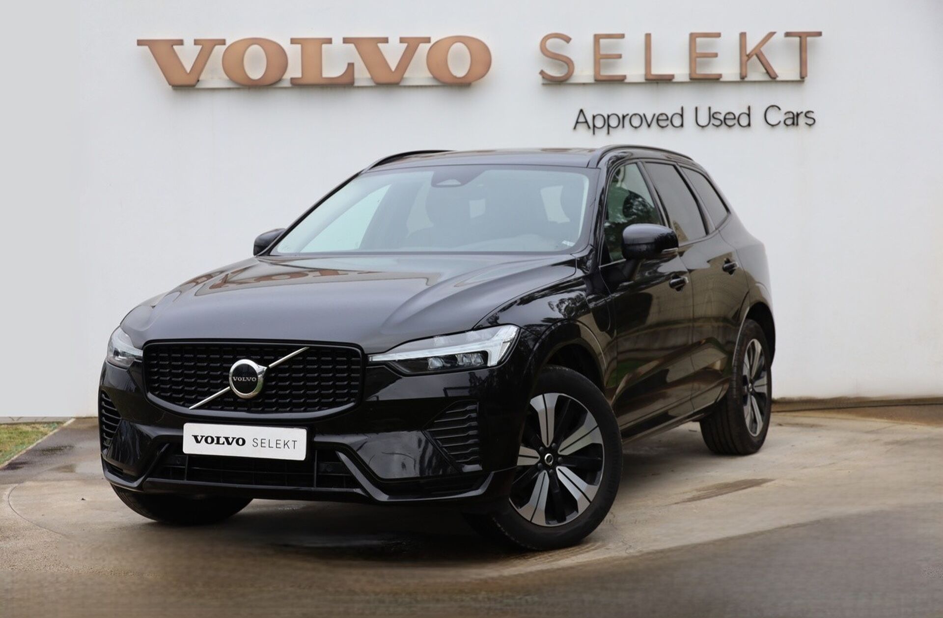 VOLVO XC60 2.0 T6 PHEV Plus Dark AWD
